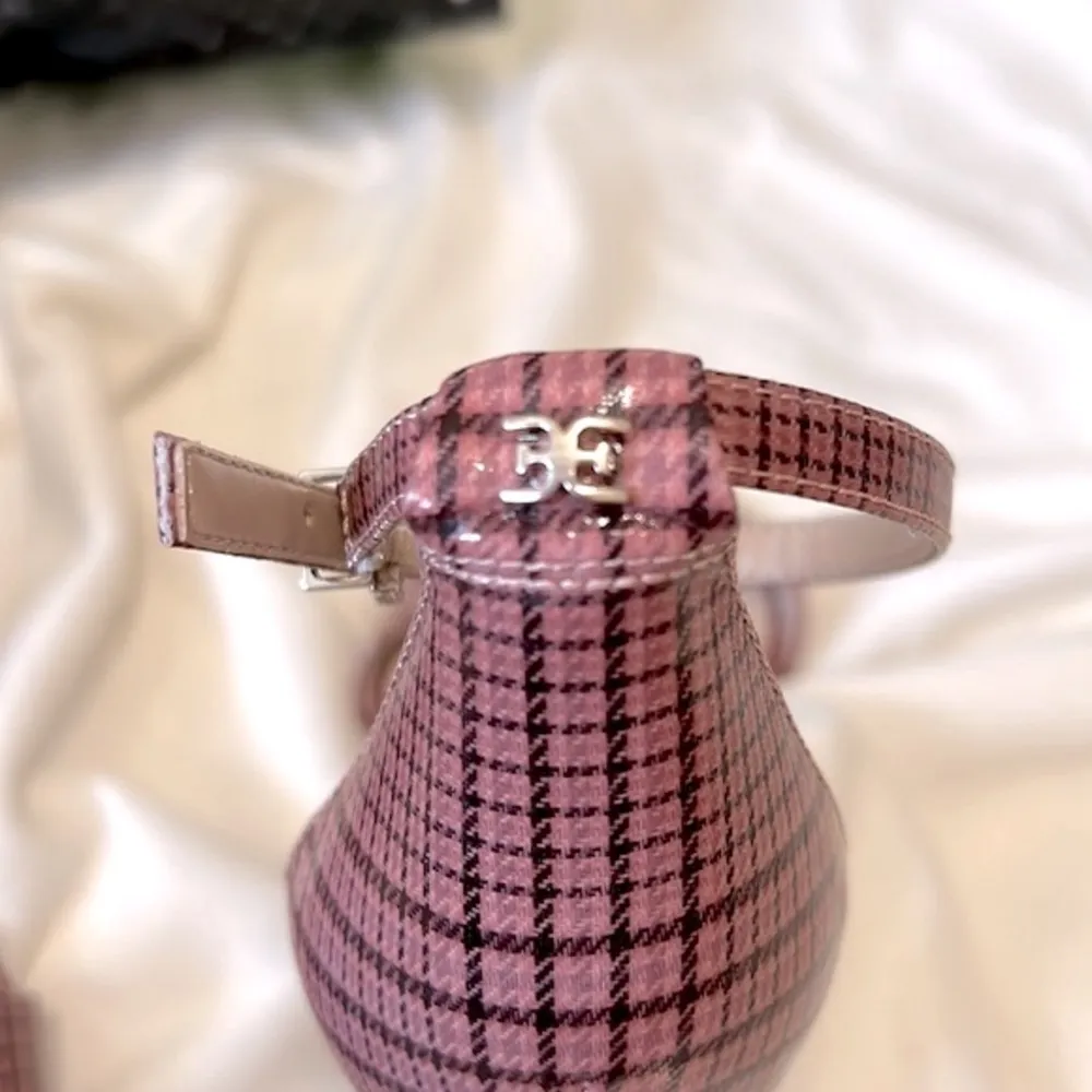 sandal ankle strap with chunky heels. Pink & black plaid Size 8 NIB - Image 10