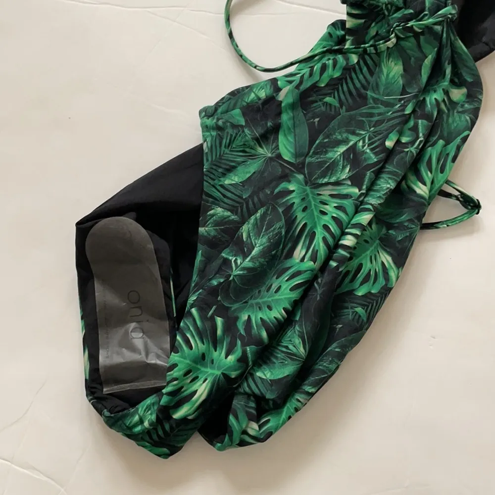 Onia rainforest black green pattern one piece swimsuit medium NWOT - Image 8