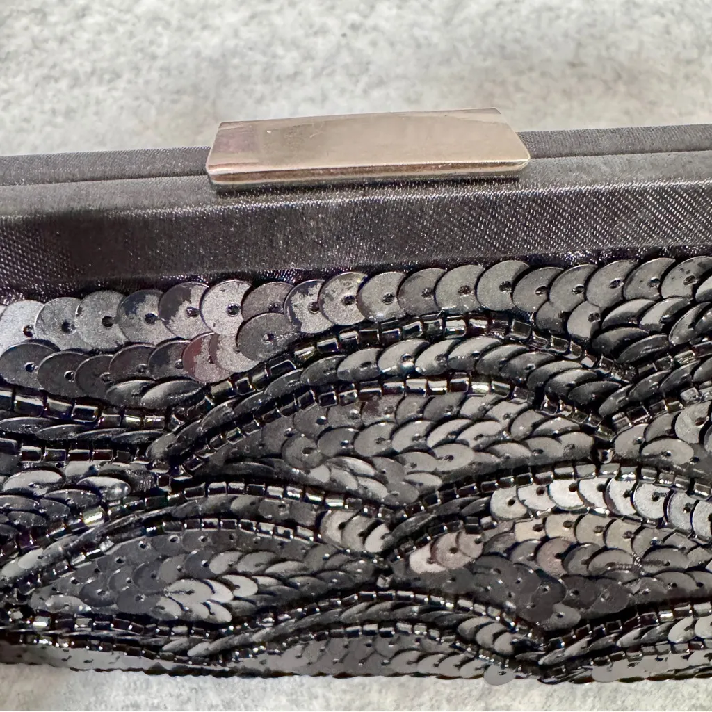 Vintage Banana Republic Black Sequin Clutch w Silver Hardware Cocktail Party - Image 3