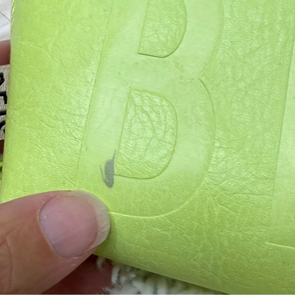 BEIS - The Cosmetic Pouch in Citron - Image 5