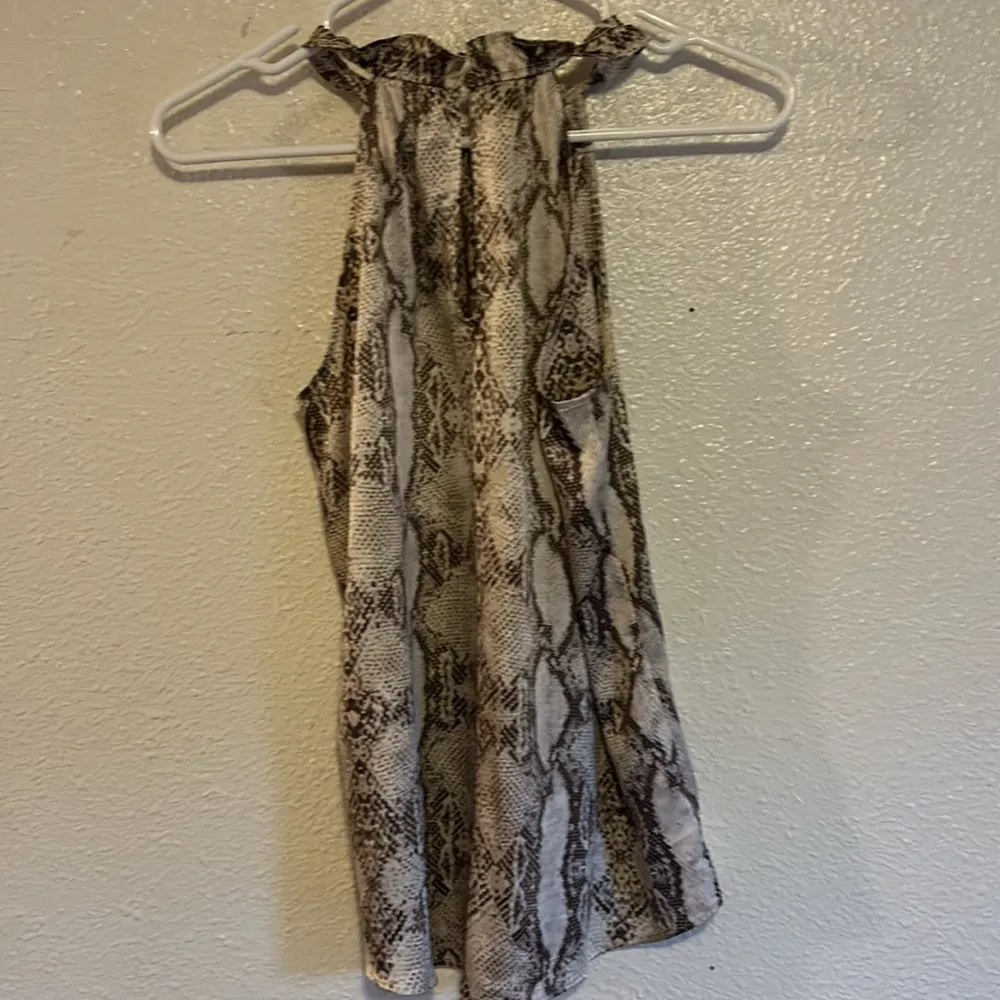 White House Black Market - Image 4