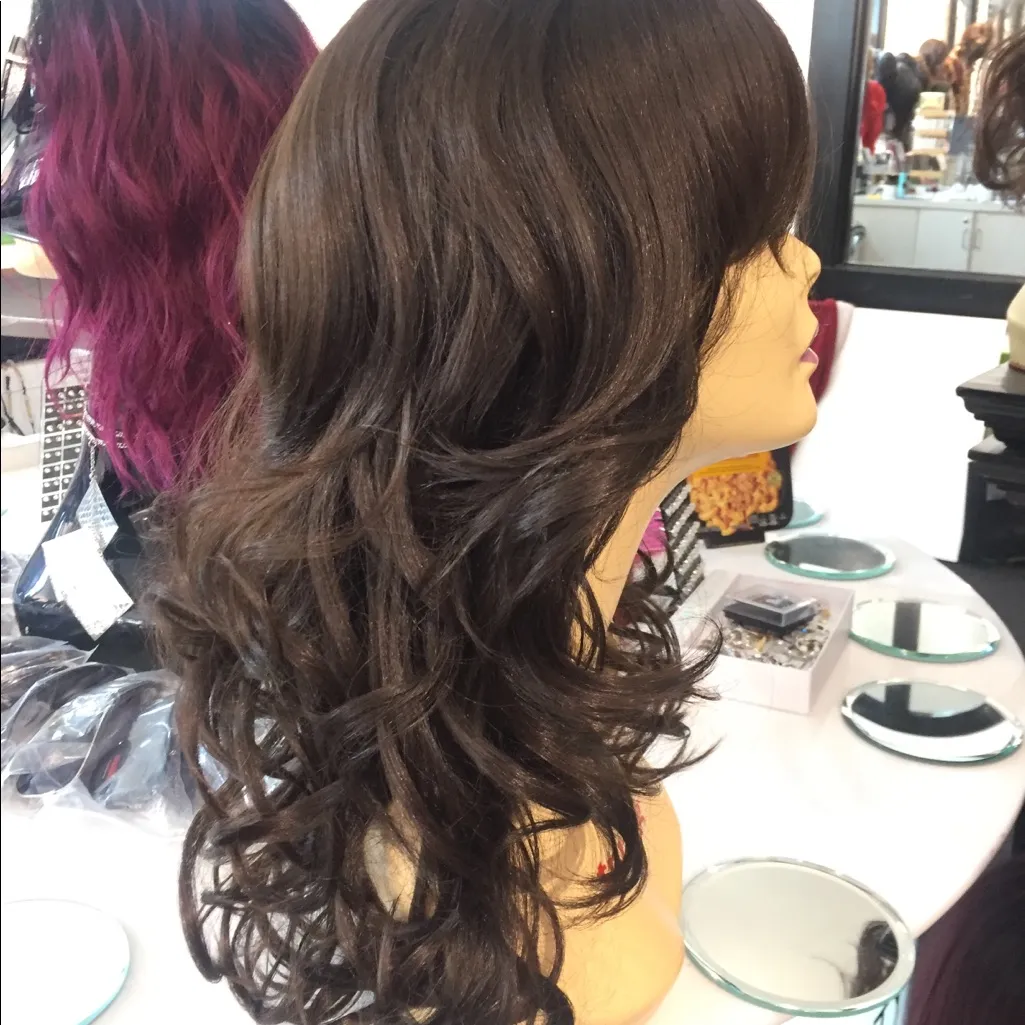 Brown wig dark brown the lighting looks lighter - Image 4
