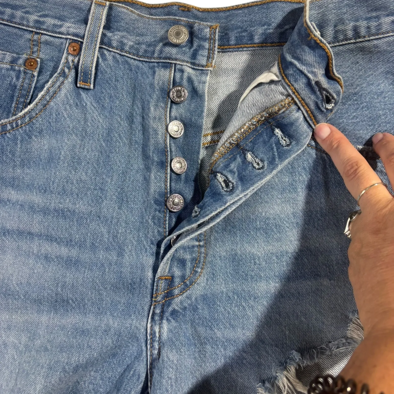 Levi's 501‎ Denim Shorts Women's Size 31 Blue Distressed Ripped Frayed Hem - Image 3