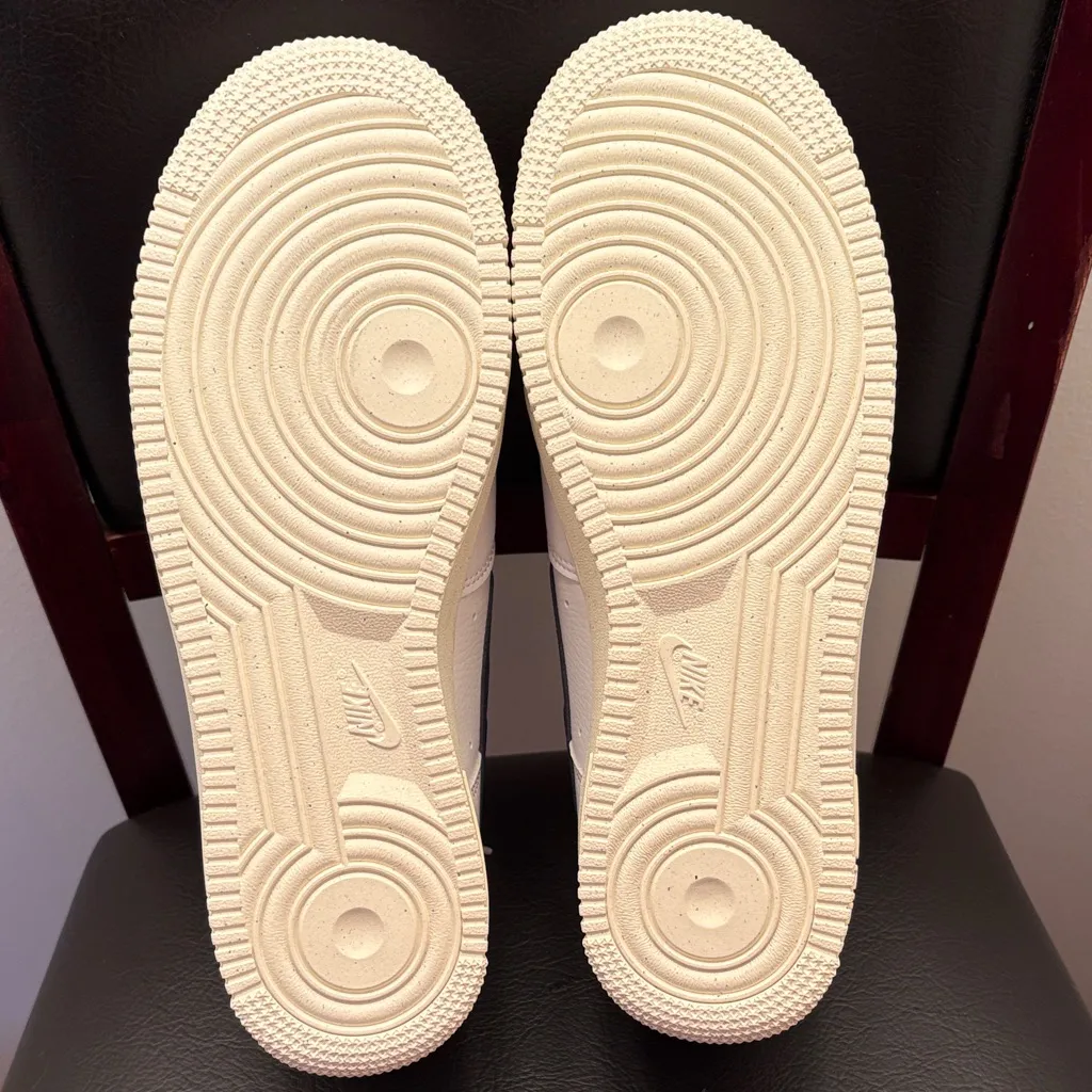 New Nike Women’s White and Navy Air Force 1 Sneakers Size 9 1/2 - Image 7