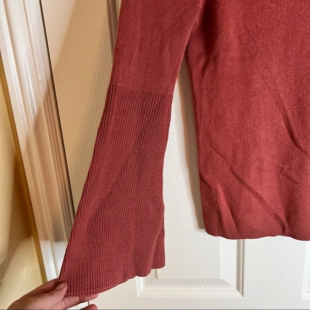 Halogen XS Top with Wide Arm.  Very Flattering.‎ Excellent Condition. - Image 2