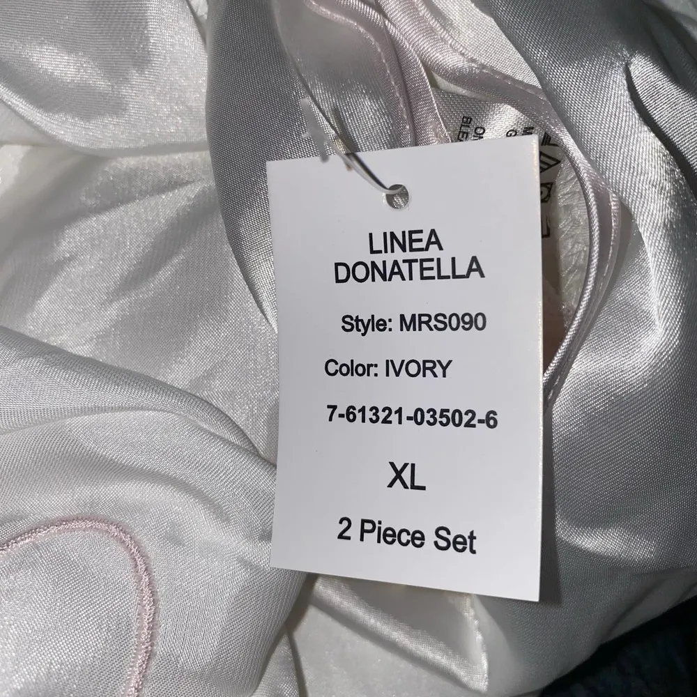 'Mrs' Embroidered Robe/Slip 2 Piece Set in Ivory Size XL NWTs - Image 11