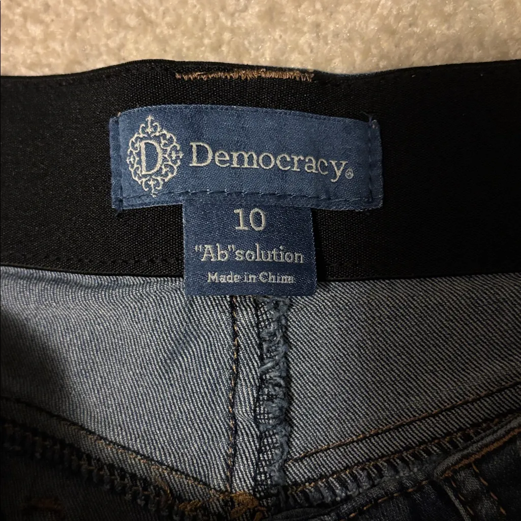 Democracy Nicola Ab Solution cuffed denim shorts size 10 - Image 4
