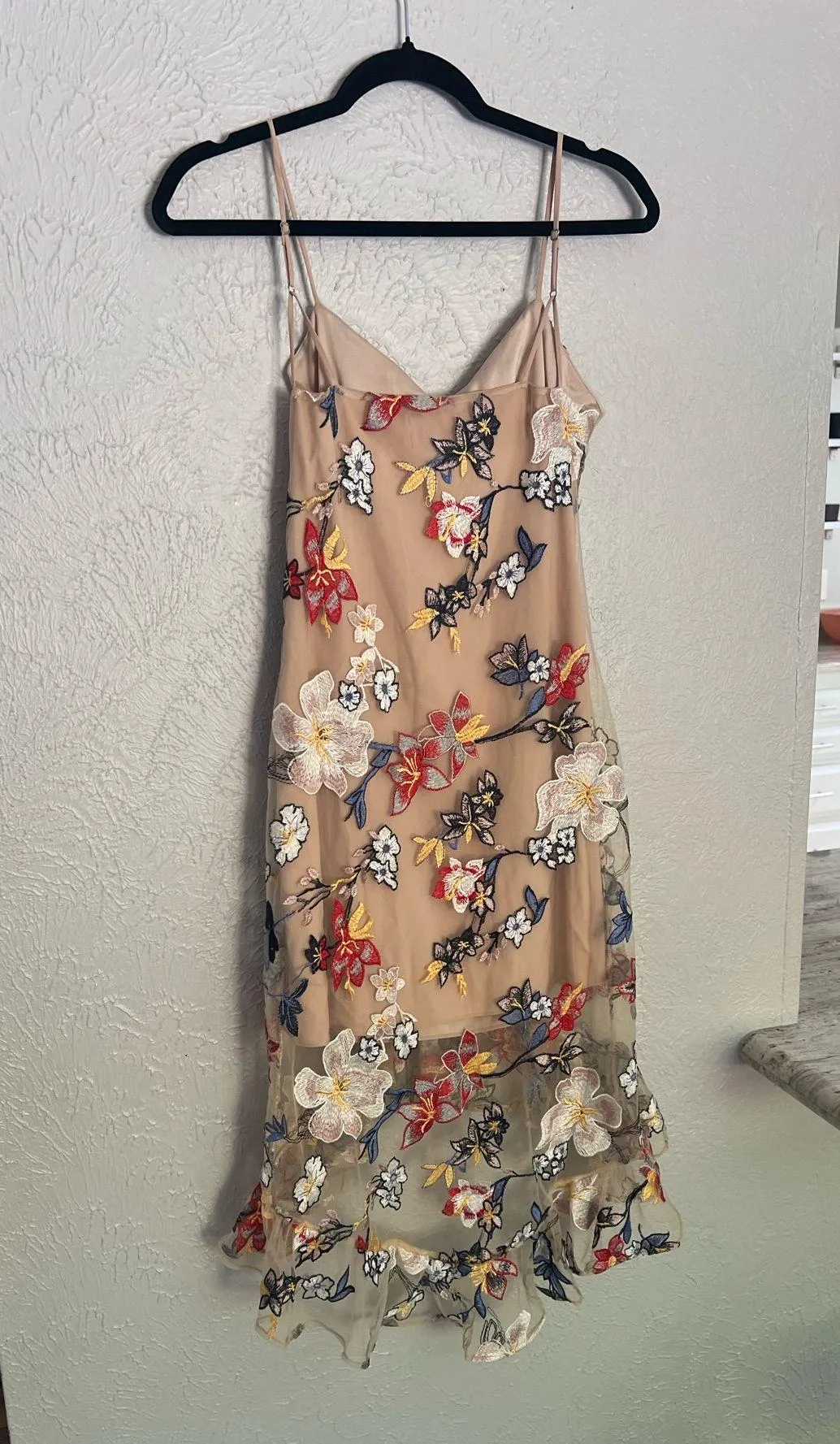 Devlin nude floral embroidered ruffle spaghetti strap midi dress XS  - Image 8