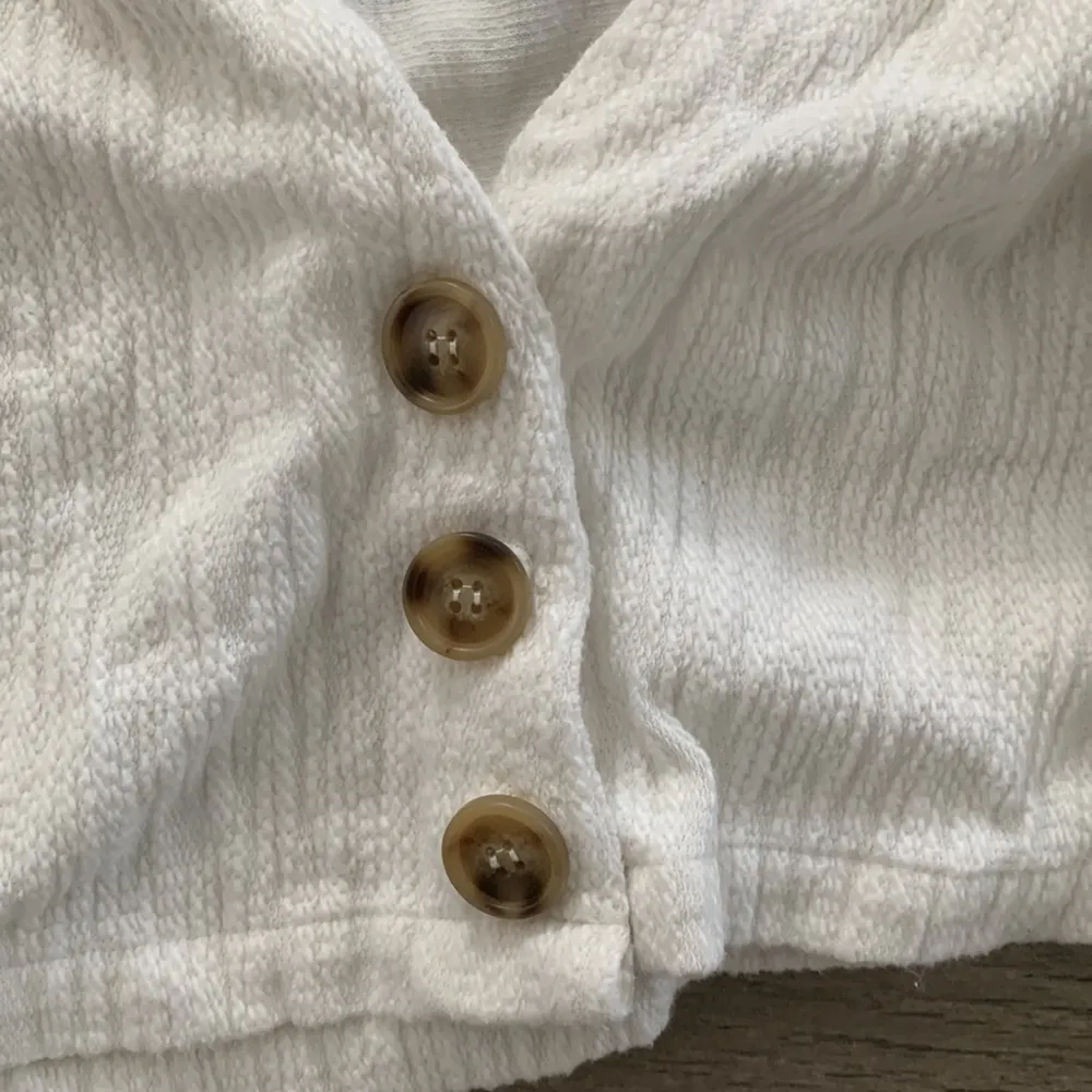 Sabo Skirt  White three button oversized cardigan - Image 3