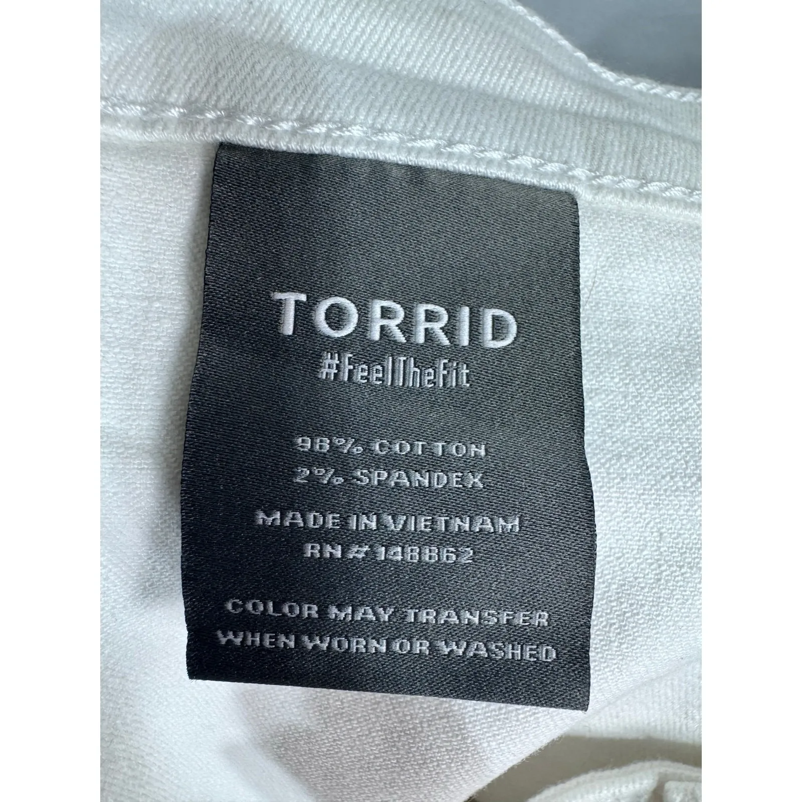 Torrid White Crop Boyfriend Jeans Women's Size 18 Mid Rise Stretch‎ Vintage Fit - Image 4