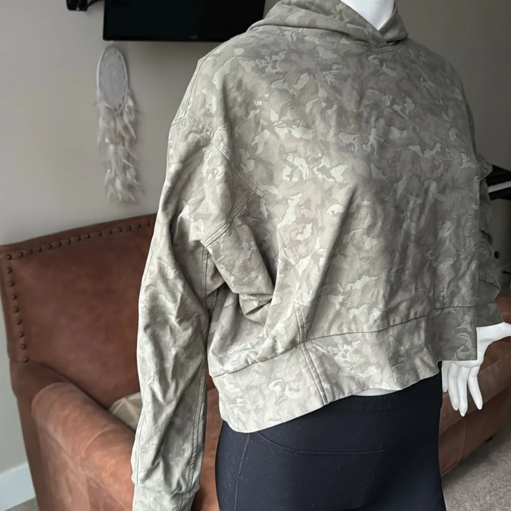 Athleta Camo High Low Hoodie Crop - Image 2