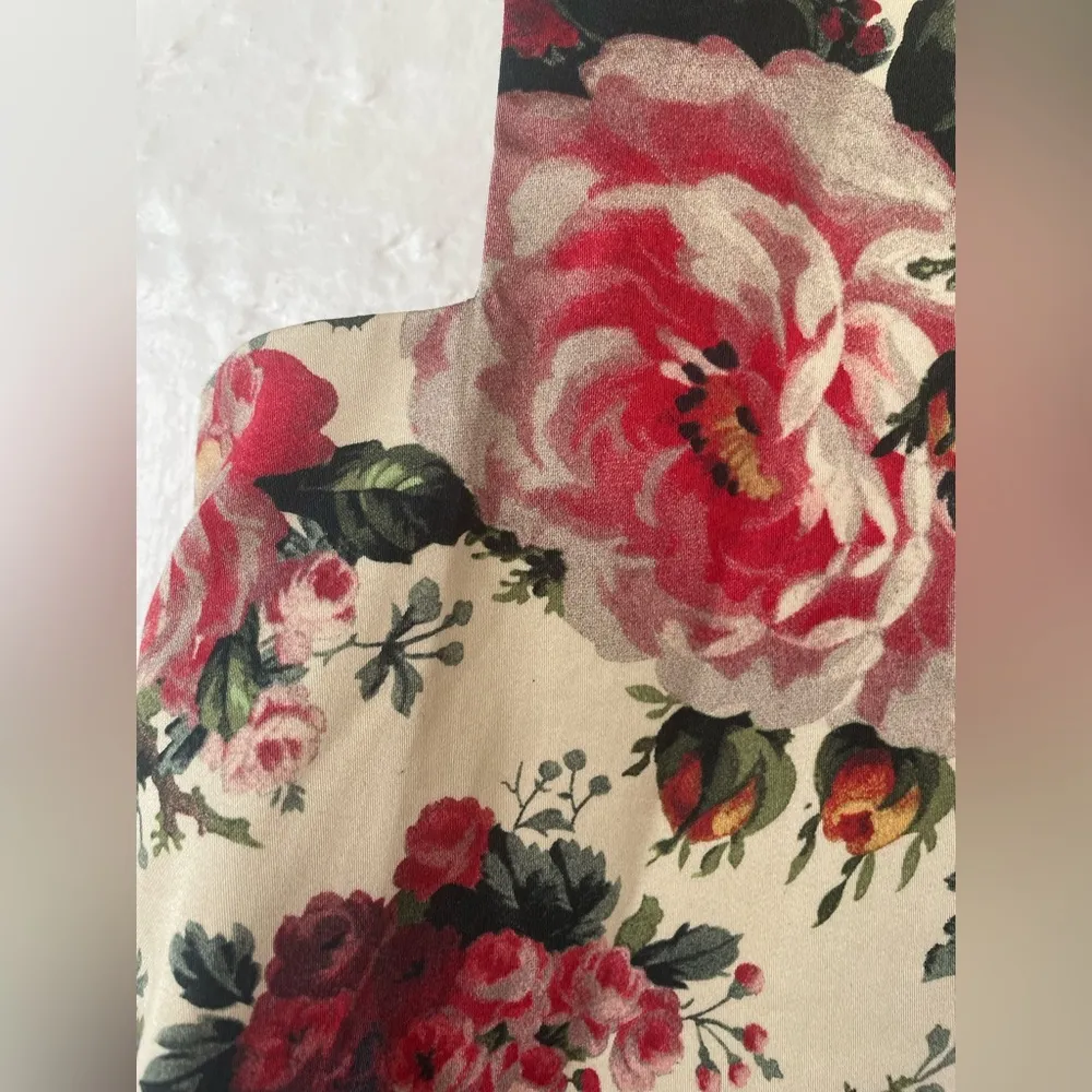 NWT Zara v-neck crop top, cream/green/pink brocade floral design, zip back; XS - Image 2