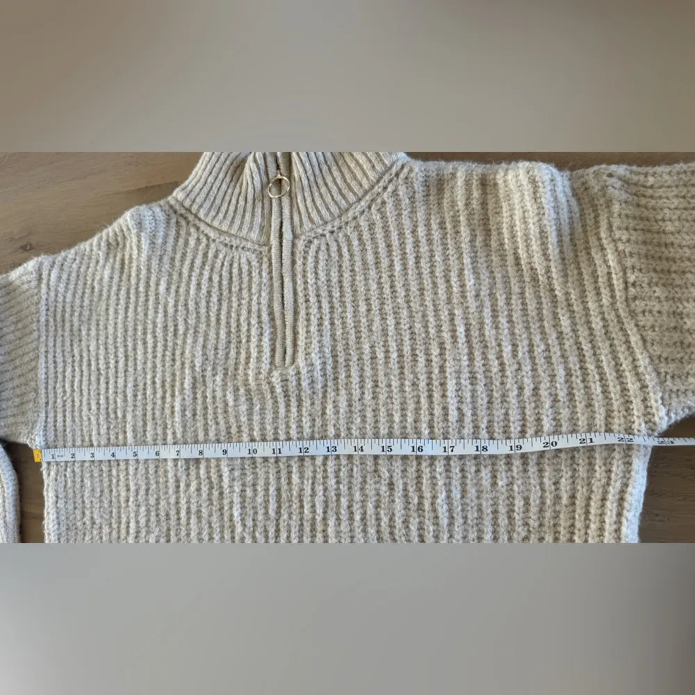 Stradivarius half zip sweater cream size medium - Image 5