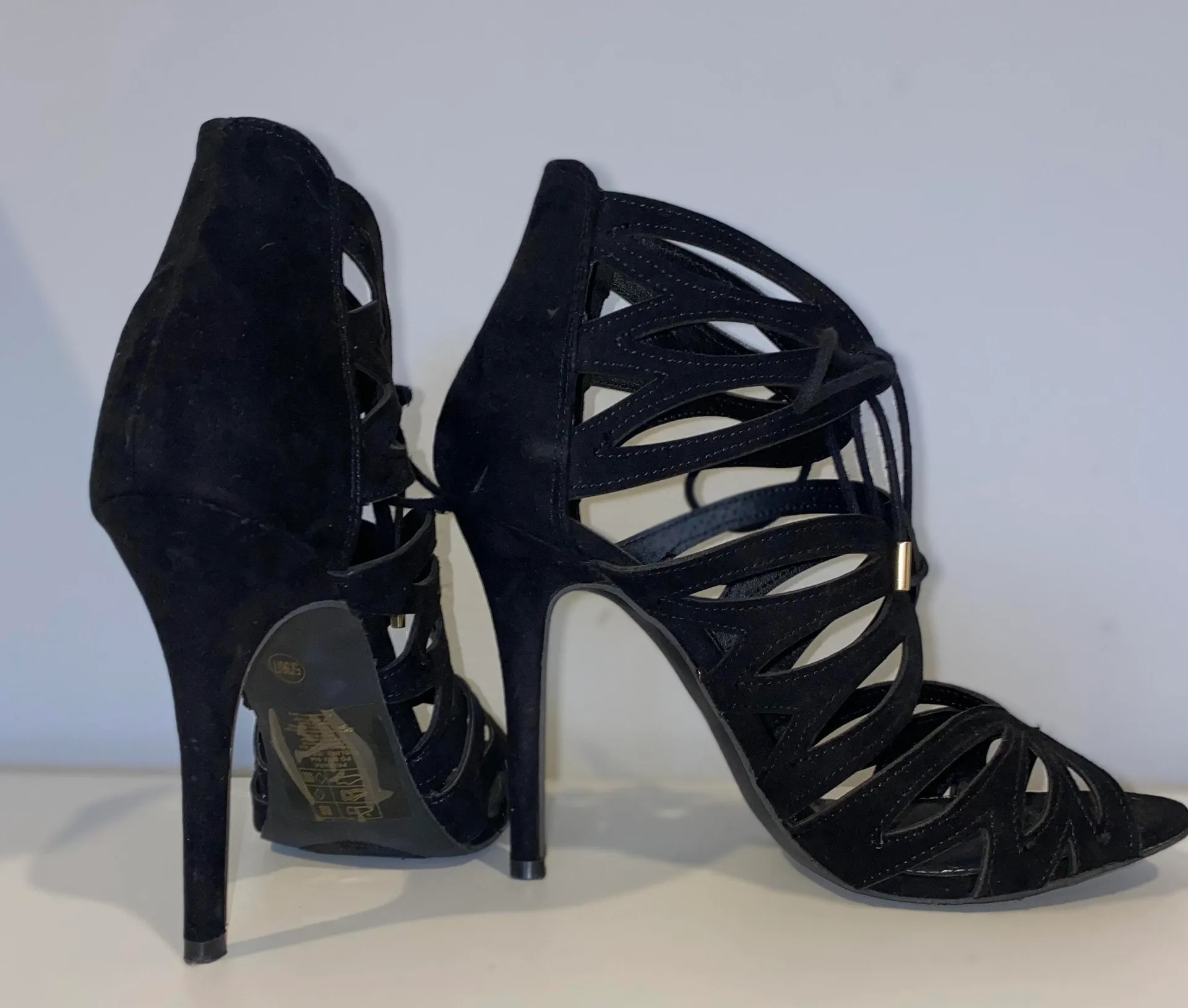 Atmosphere Black Heels - Image 3