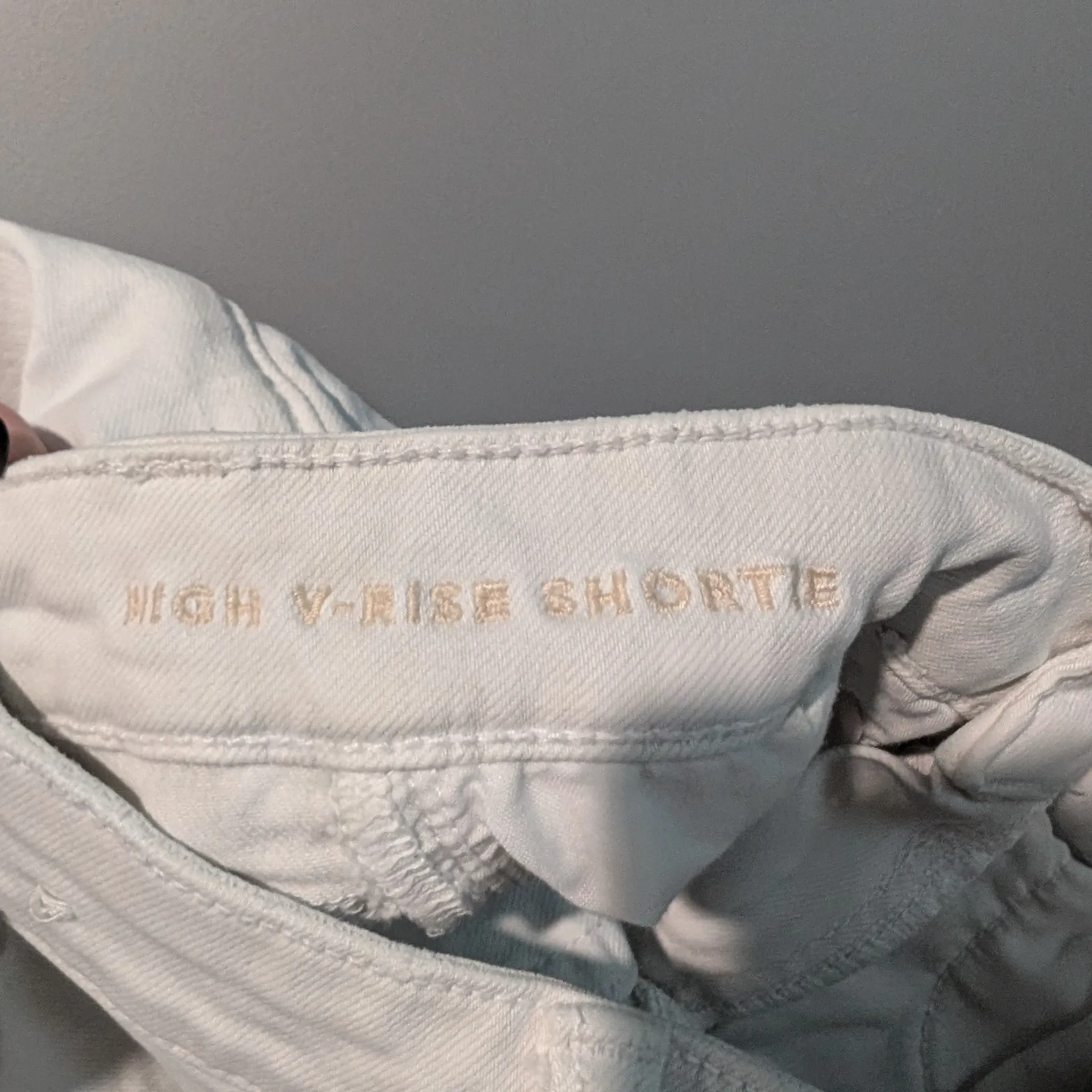 Womens American Eagle White Denim Cuffed Shorts Size 4‎ - Image 4