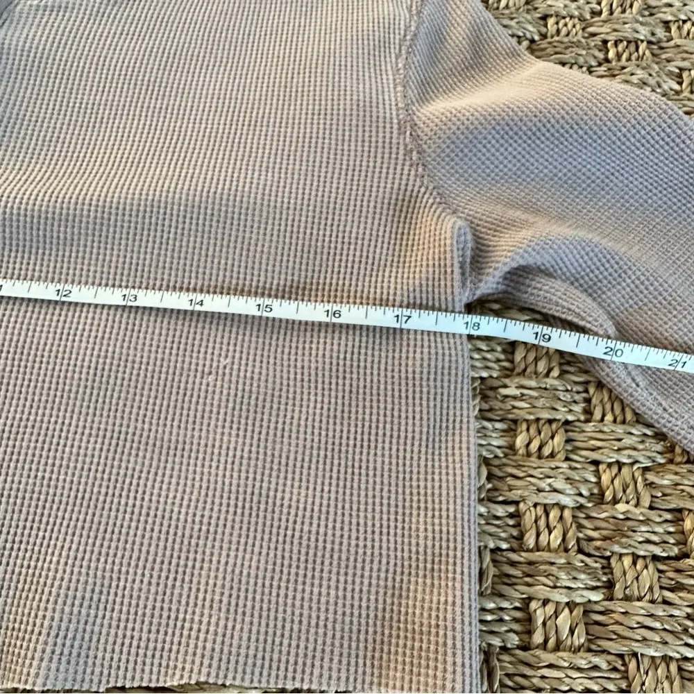 Wild Fable Blush Pink Long Sleeve Thermal Waffle Knit Henley Crop Shirt M - Image 7