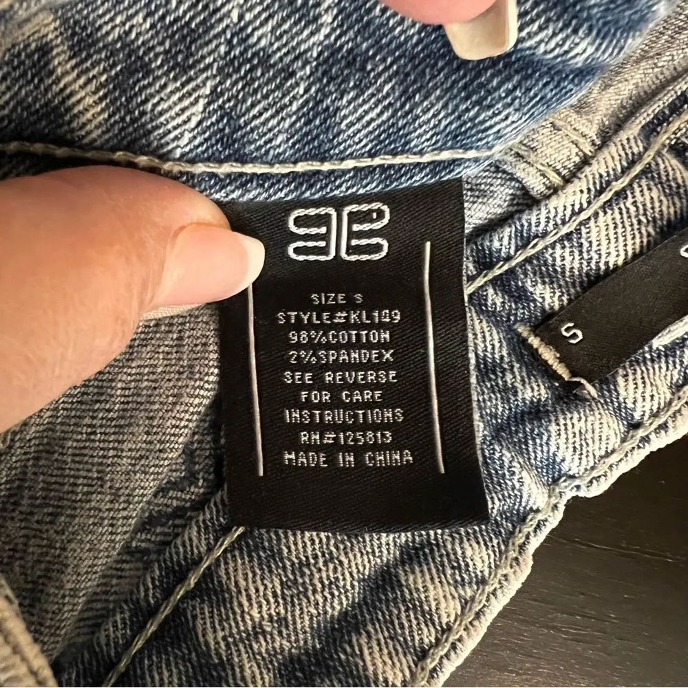 Klique B ultra mini denim shorts, textured distressed festival jean shorts sz S - Image 4