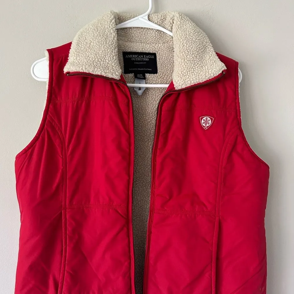 American Eagle Shelter Series Red Vest Sherpa Lined Size Medium Athleisure - Image 2