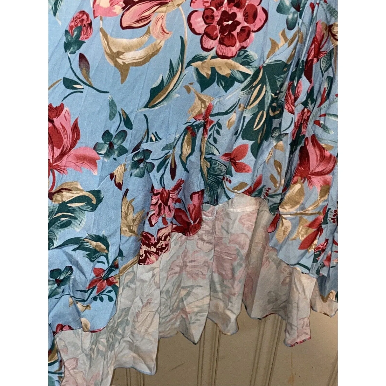 Kormei Women’s Sleeveless V - Image 11