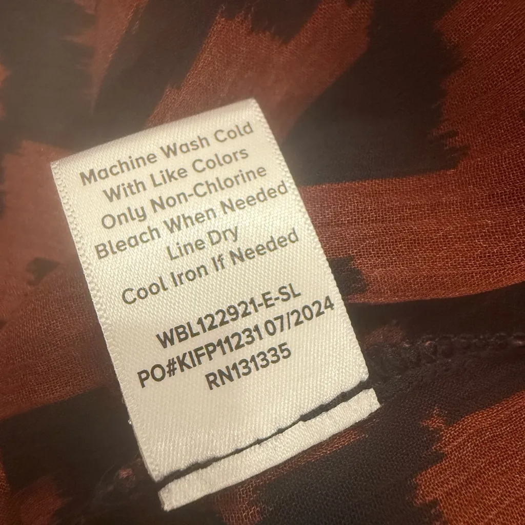 EVEREVE Leo Blouse in Brown and Black Leopard Geometric Print - Image 6