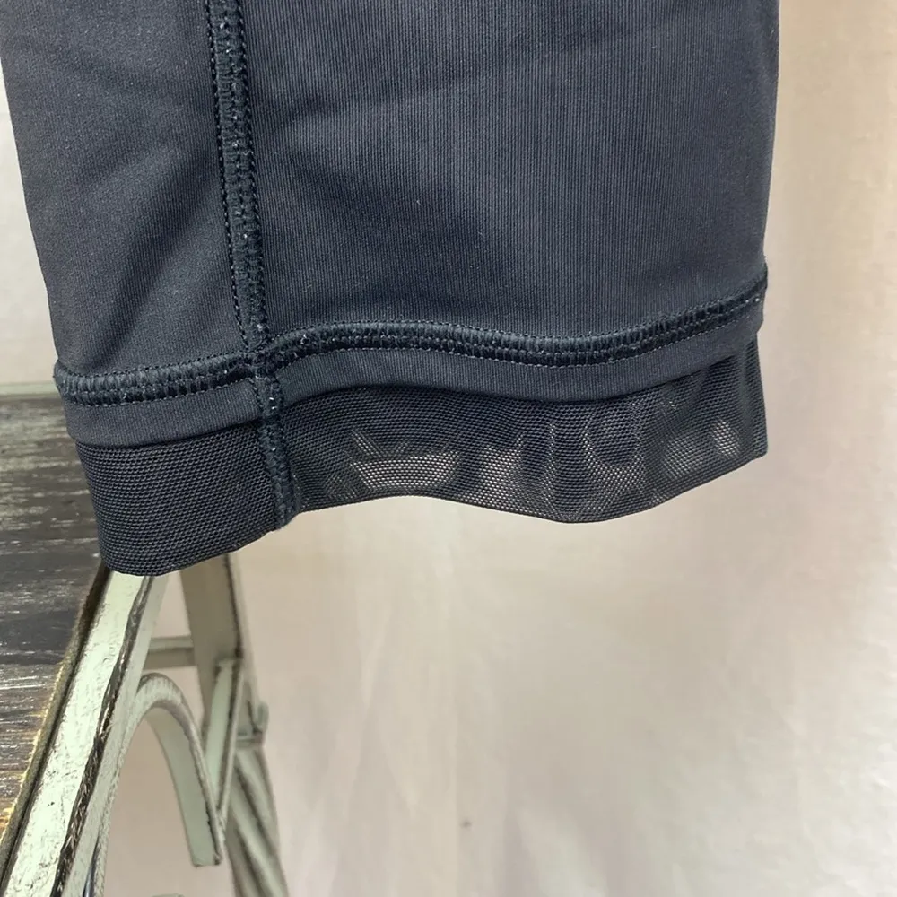 Lululemon Black Crop Media Pocket Zip Waist Pocket Leggings Pants 6 - Image 3
