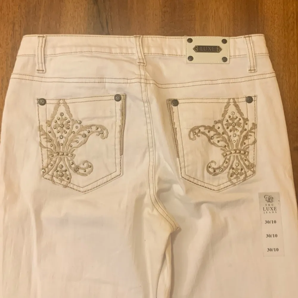 Tru Luxe NWT Jeans 10/30 White Naples Skinny Crop Embellishment on Back Pockets - Image 8