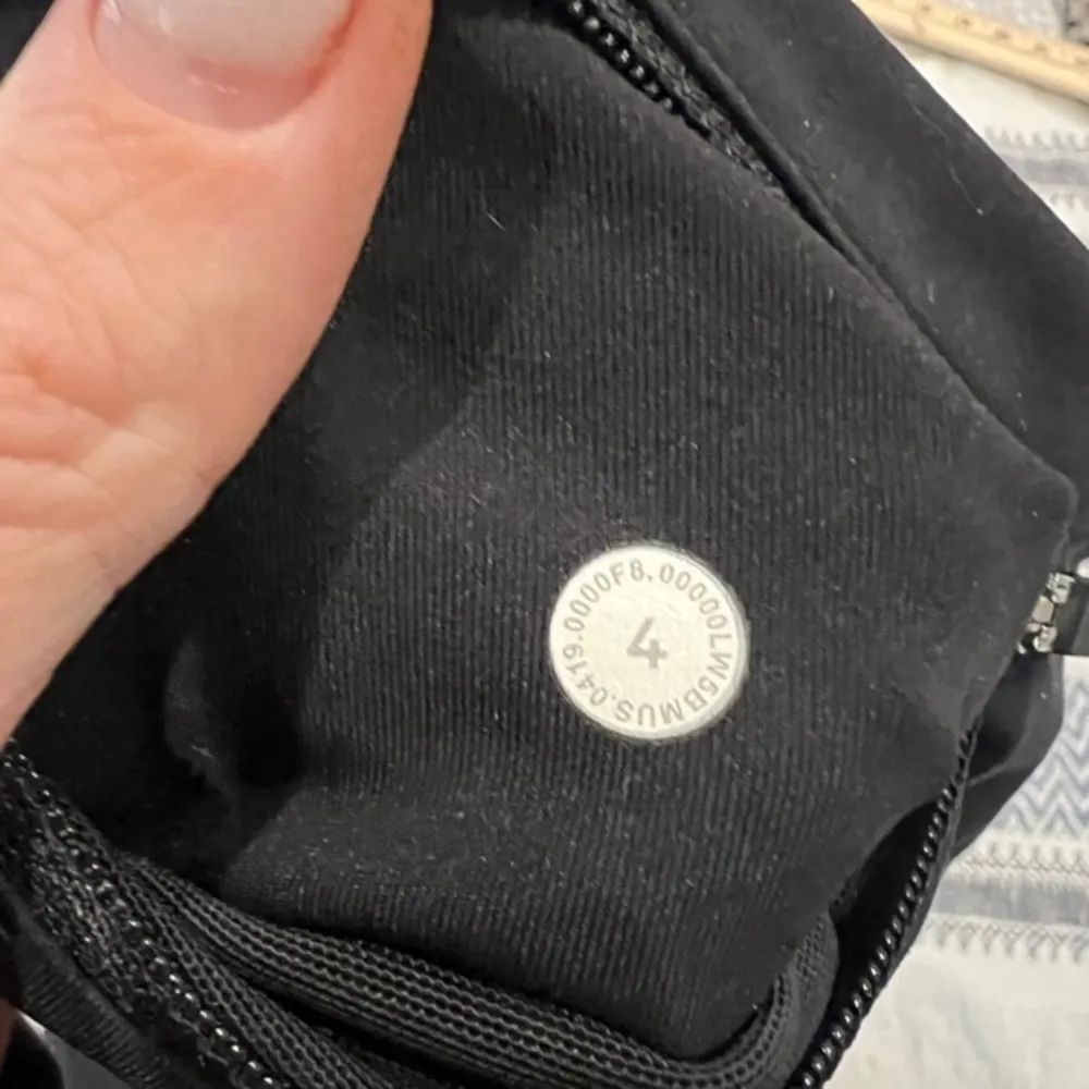 Lululemon Speed Up Tight 28”
*Full on Luxtreme
Size 4‎ - Image 3