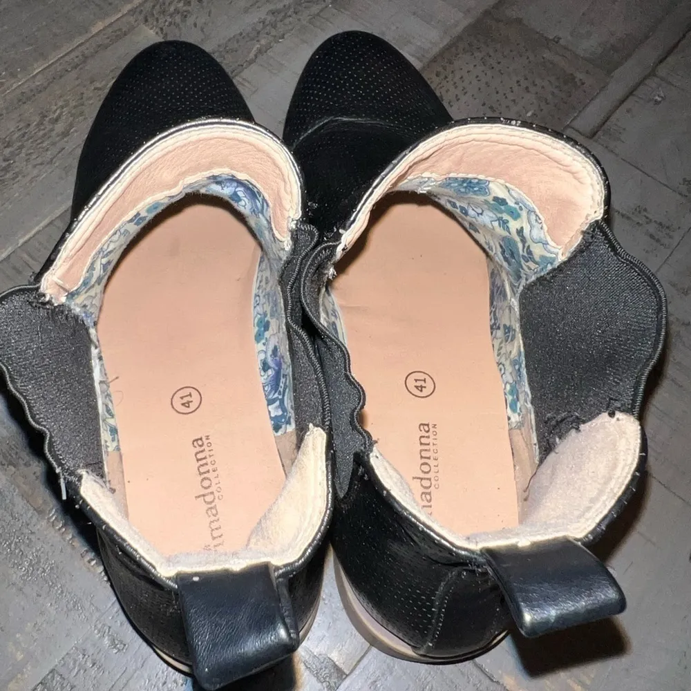 Primadonna Collection Black Perforated Chelsea Boots‎ Size 41 US 10 - Image 5