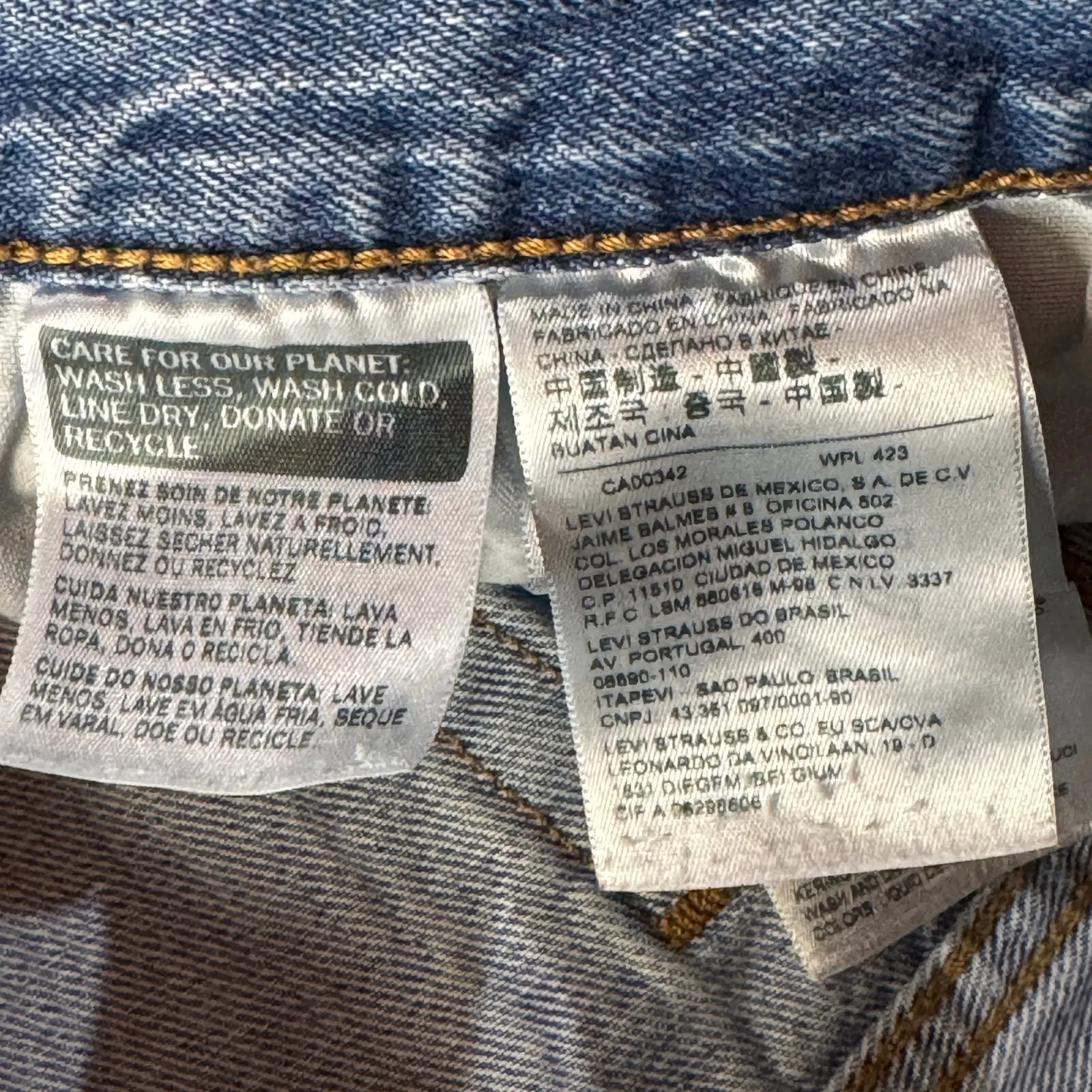 Levi’s 501 SZ W30 Jean Shorts Button-Fly Hi-Rise Medium Wash Frayed Hems Blue - Image 6