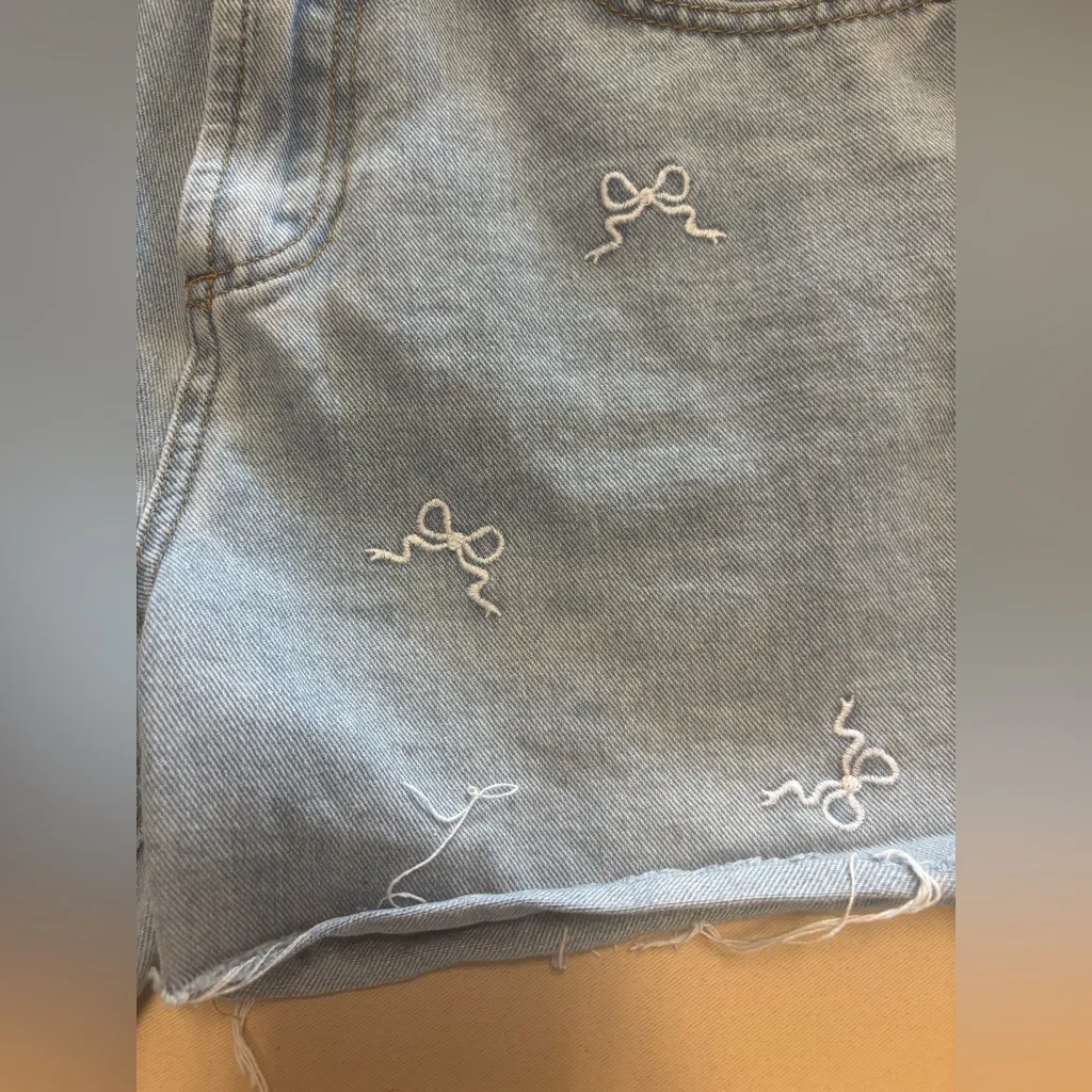 Cali 1850 Denim Jean Shorts Womens Sz 7 Ribbon Embroidery Light Wash Frayed - Image 11