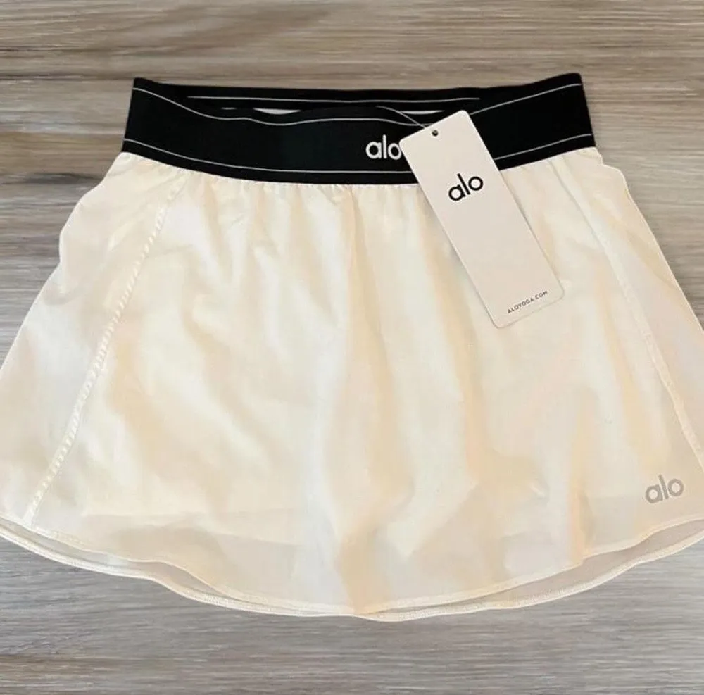 ALO yoga ホワイト プリーツスカート XSサイズ ALO Yoga White Skater Skirt with Black Elastic Size M - $52 - From