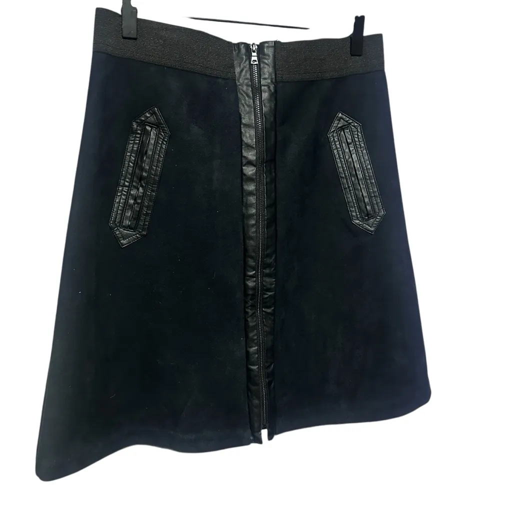 ECI New York faux suede and leather black midi skirt. A-Line medium - Image 5