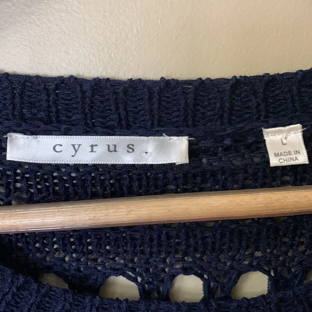 Cyrus Navy Blue Knit Sweater Size Large - Image 4