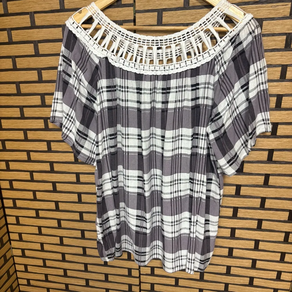 Oddy Gray Plaid Top Size‎ Large - Image 2