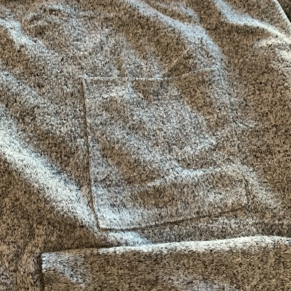 FOREVER 21 cropped grey Sweater small - Image 3