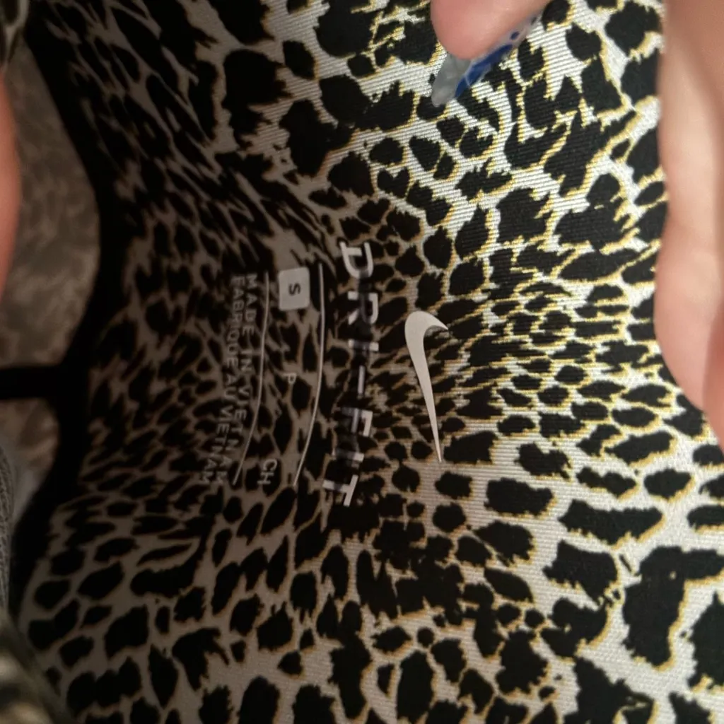 $75 Nike Printed High Waist Workout Leggings - Image 8