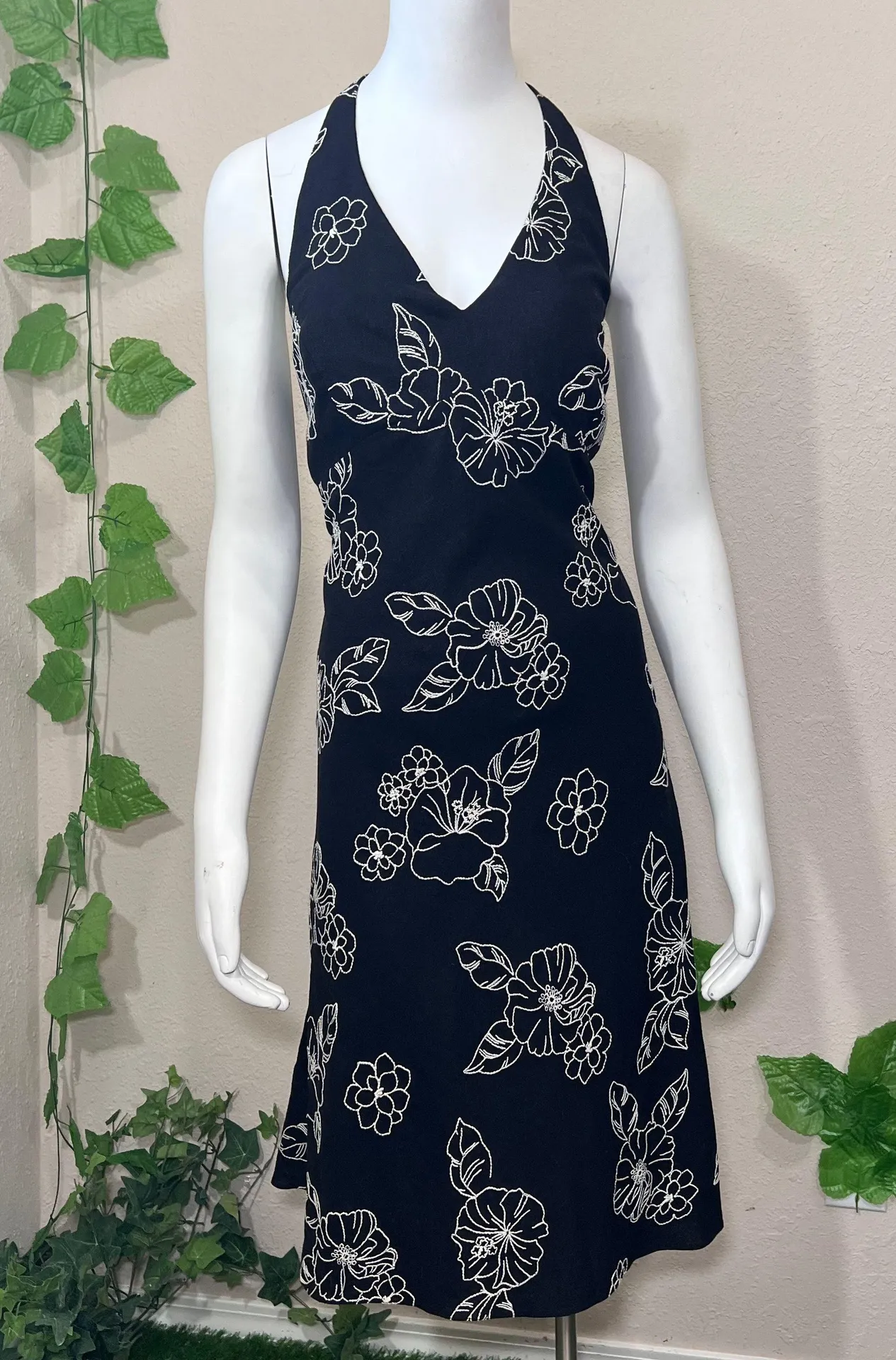 sachin and babi light blue dress Evan Picone Evan Picone Black Halter Embroidered Floral Hawaiian Dress | Sz: 14