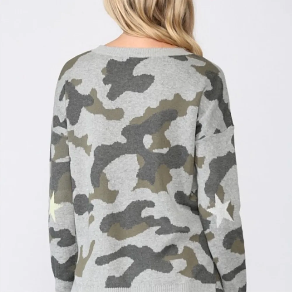 EVEREVE Fate Gray and Green Camouflage Sweater Star elbow accents - Image 4