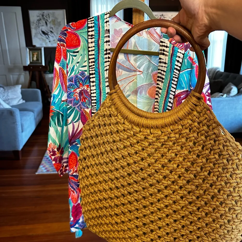 Rare Large Trina Turk Vintage crochet Macrame Jute Tote Vintage wooden loop… - Image 3