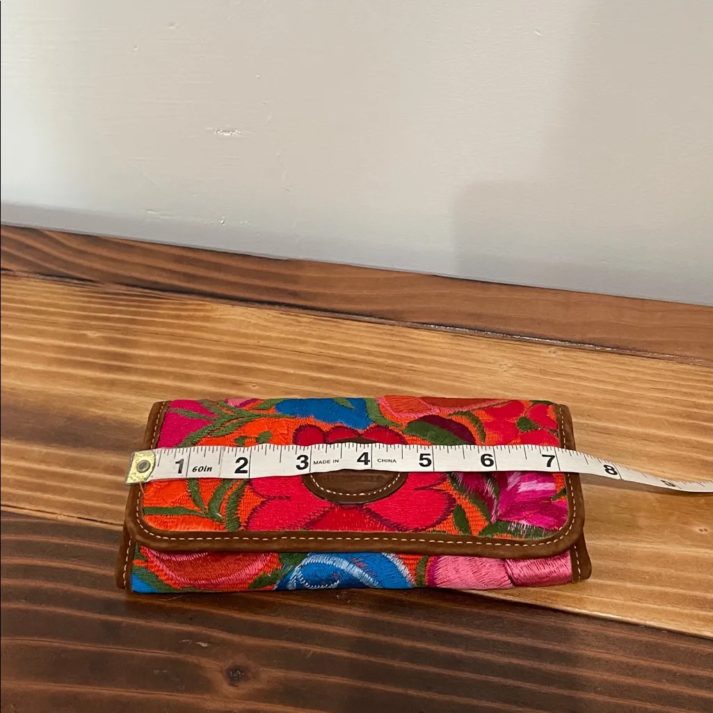 Artisan Handmade Guatemala Embroidered Trifold Wallet - Image 9