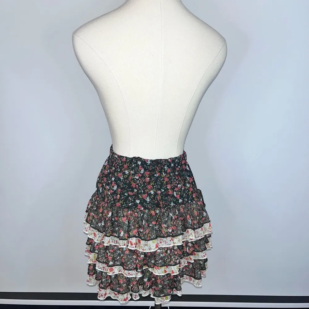 OLIVE des OLIVE Black Floral Poppy Tiered Ruffle Short Mini Skirt XS/S - Image 7