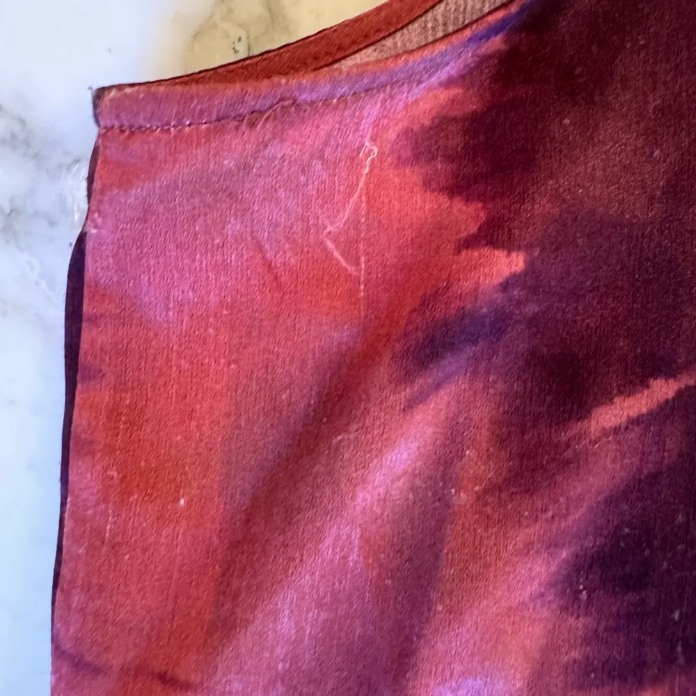 EUC DKNY Bricklane multi Tie-Neck Sleeveless Blouse Size Medium - Image 7