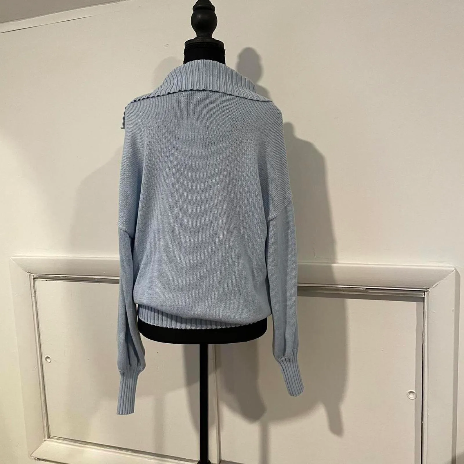 Blue knitted sweater with collar size large - Image 3