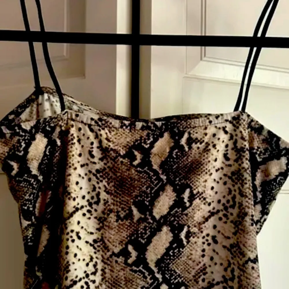 Sexy snakeskin tank. Form-fitting  Med - Image 2