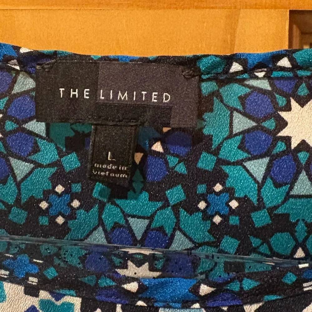 The Limited Cap-Sleeve Silky Geometric print Top Blue white teal women’s L - Image 2
