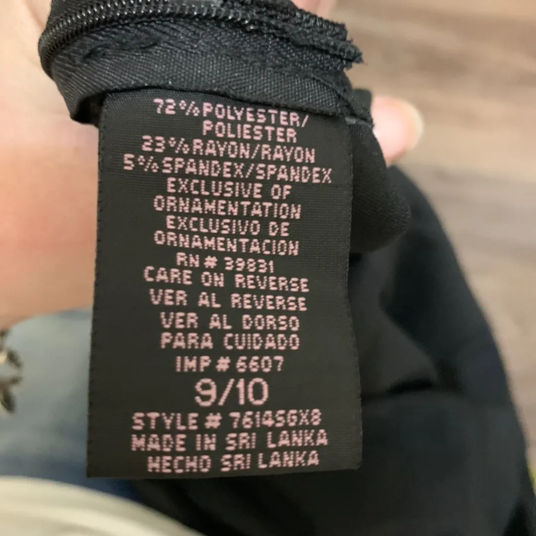 Black With White Trim Skirt 9/10 - Image 7