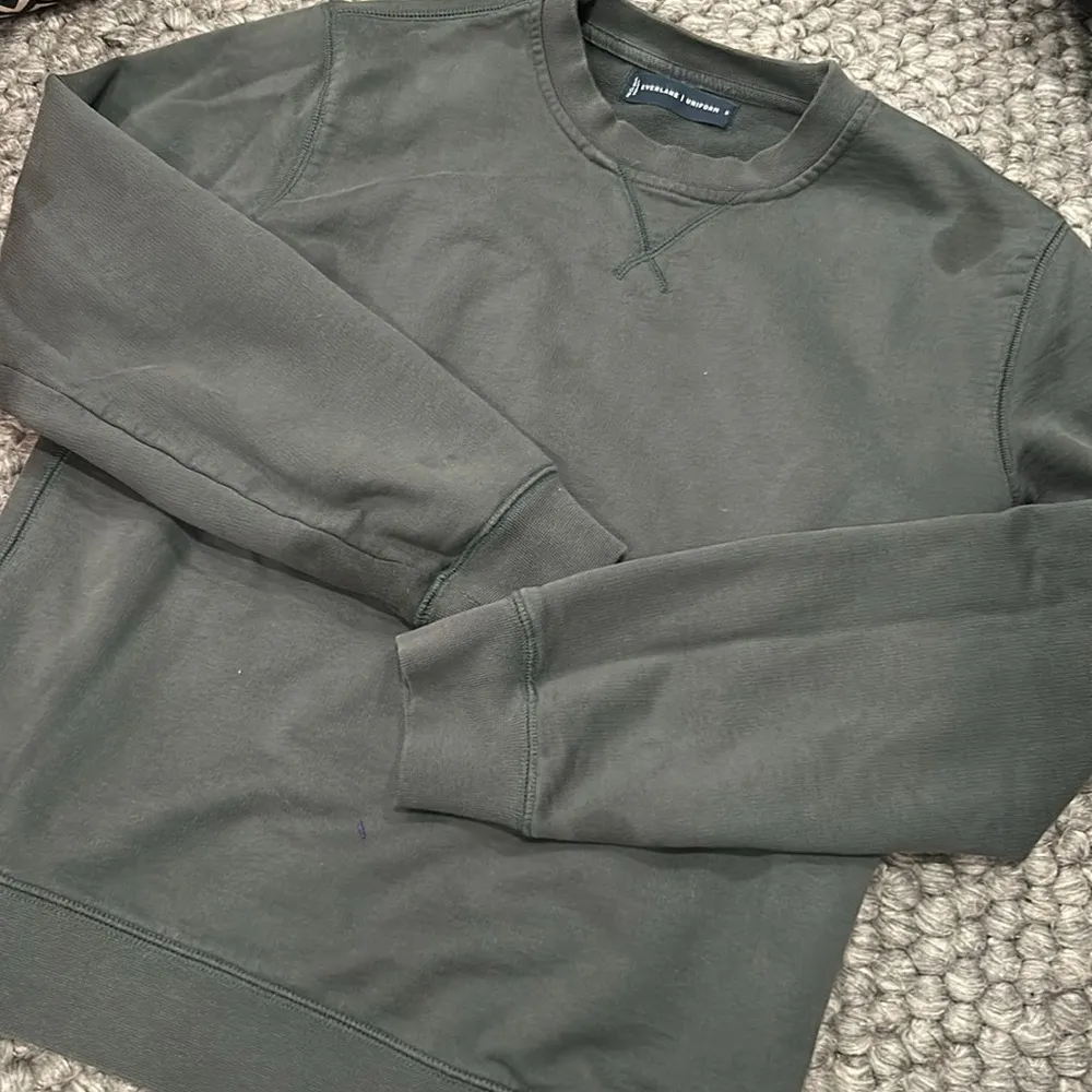 Everlane Uniform Forest Green‎ Crew Neck Size Small - Image 2