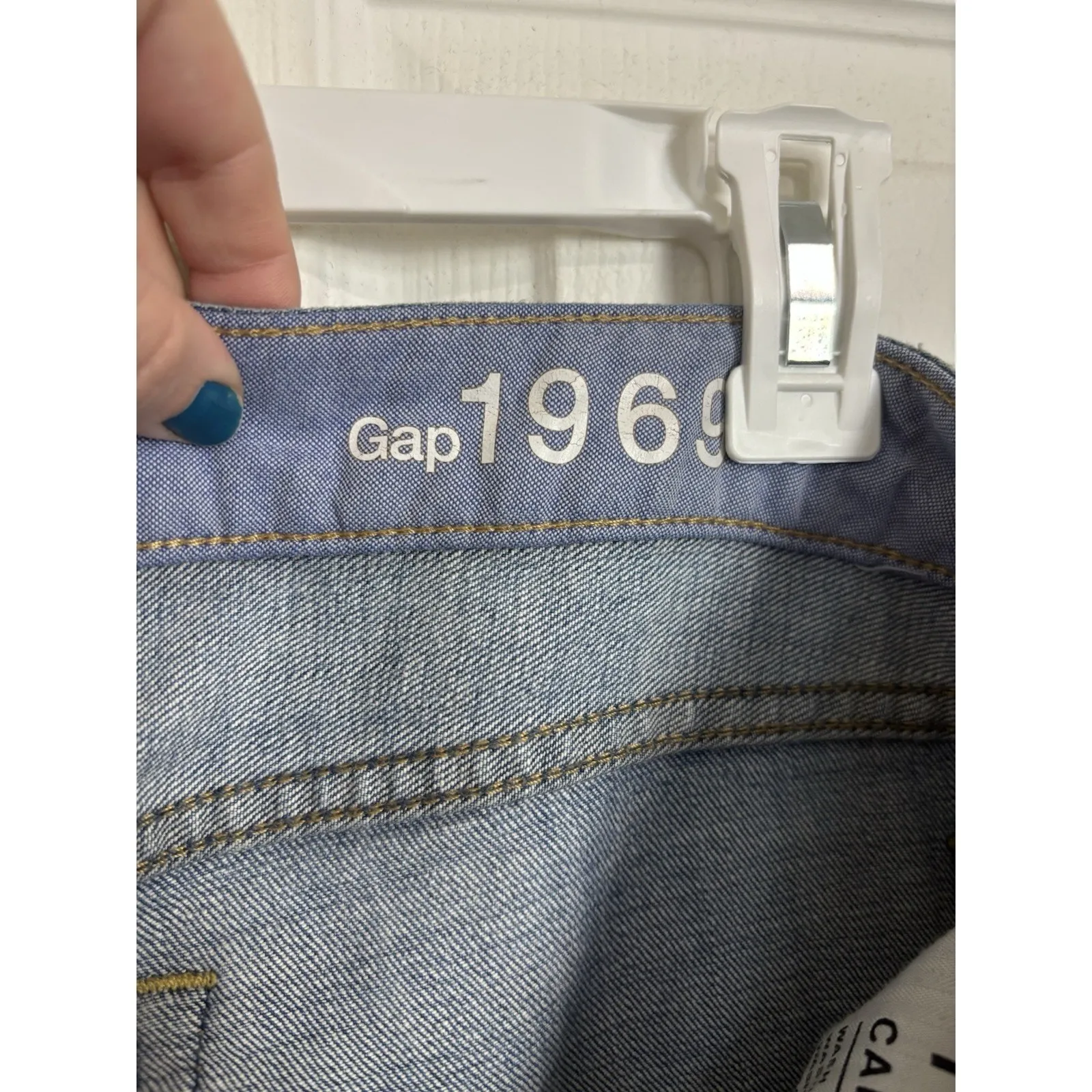 Gap Jeans Medium Wash Always Skinny Size 31/12 Light Distressing Stretch - Image 5