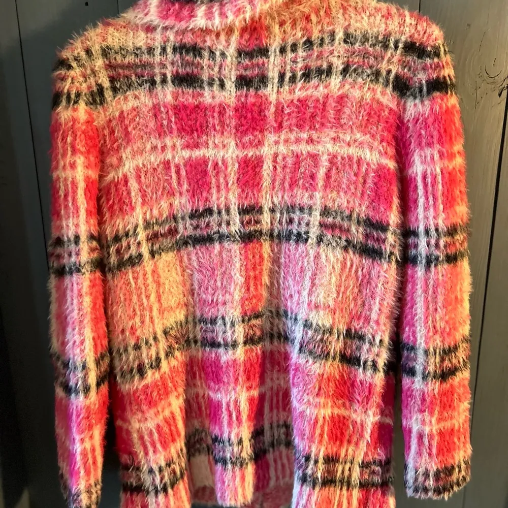 Laura Ashley Pink.Black.White Plaid Sweater Jacket, Size Medium - Image 4