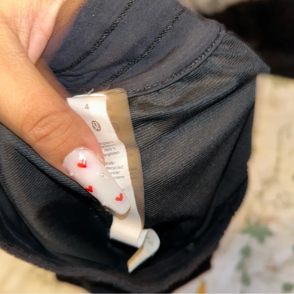 Lululemon Tracker Short V *4" Black - Image 4